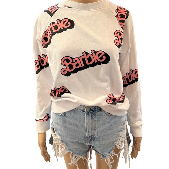 Super cute Barbie crewneck from Zara 💕 - Picture 2 of 5